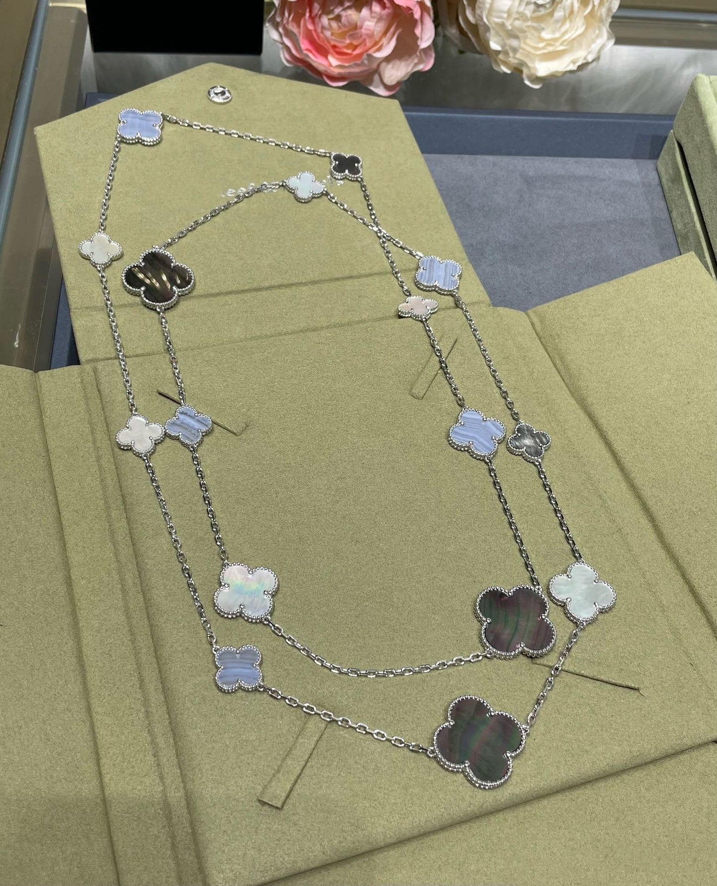 [Clover Jewelery]CLOVER 16 MOTIF CHALCEDONY MOP SILVER NECKLACE