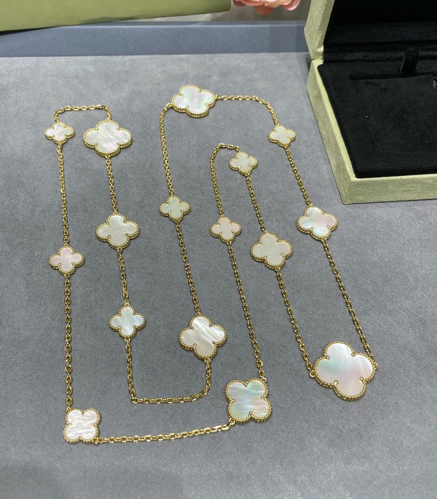 [Clover Jewelery]CLOVER 16 MOTIF WHITE MOP GOLD NECKLACE