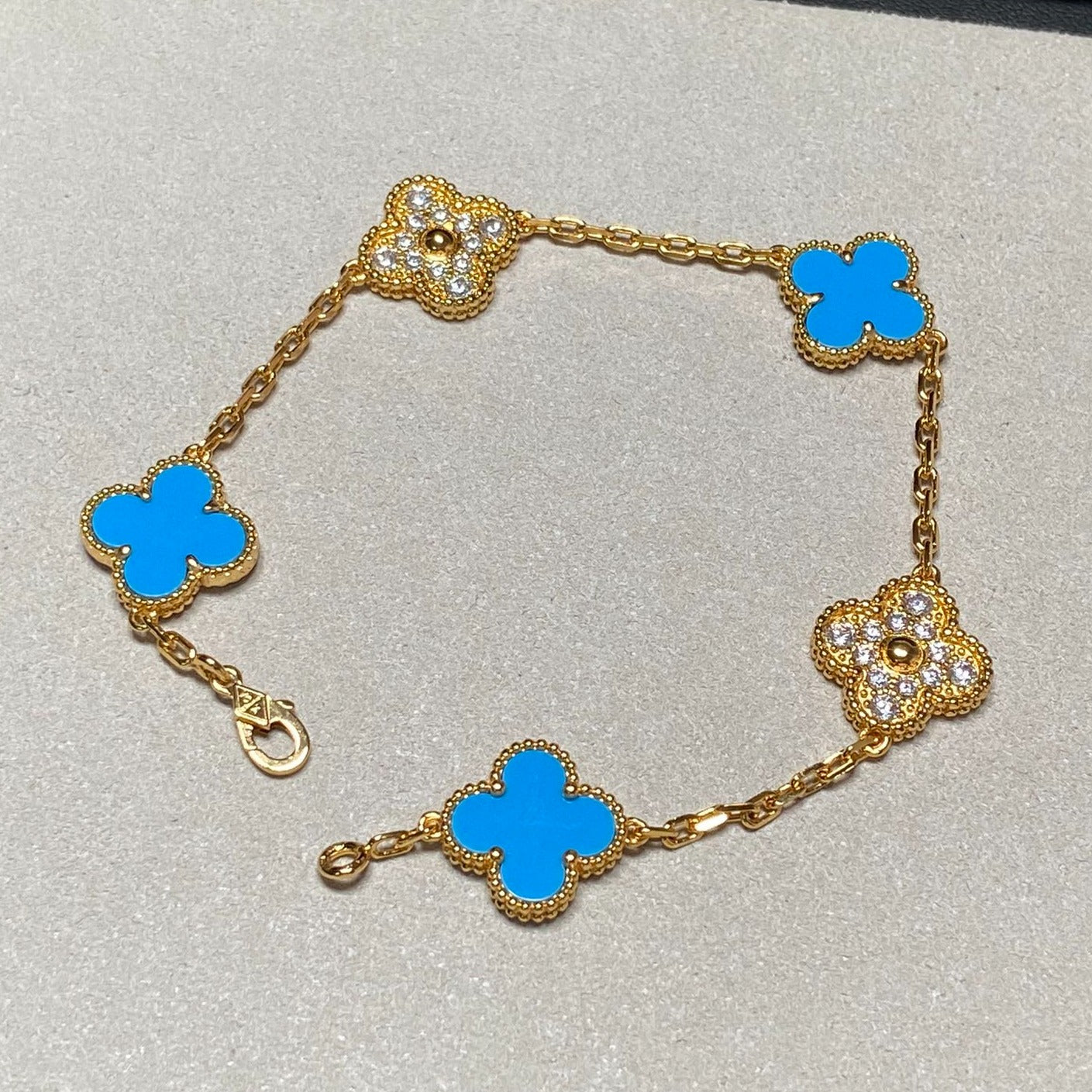 [Clover Jewelery]CLOVER 5 MOTIF BLUE CHALCEDONY DIAMOND GOLD BRACELET