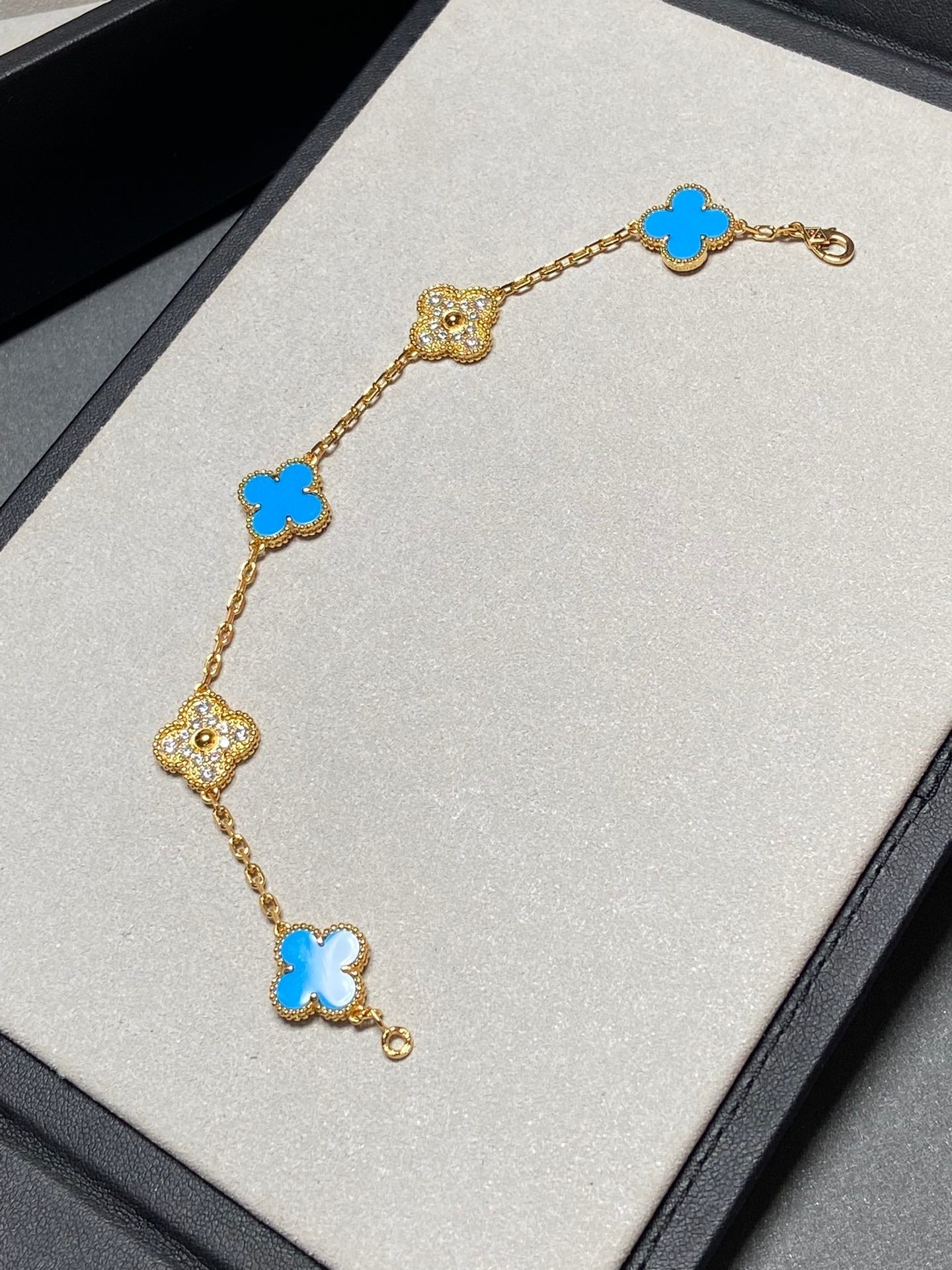 [Clover Jewelery]CLOVER 5 MOTIF BLUE CHALCEDONY DIAMOND GOLD BRACELET