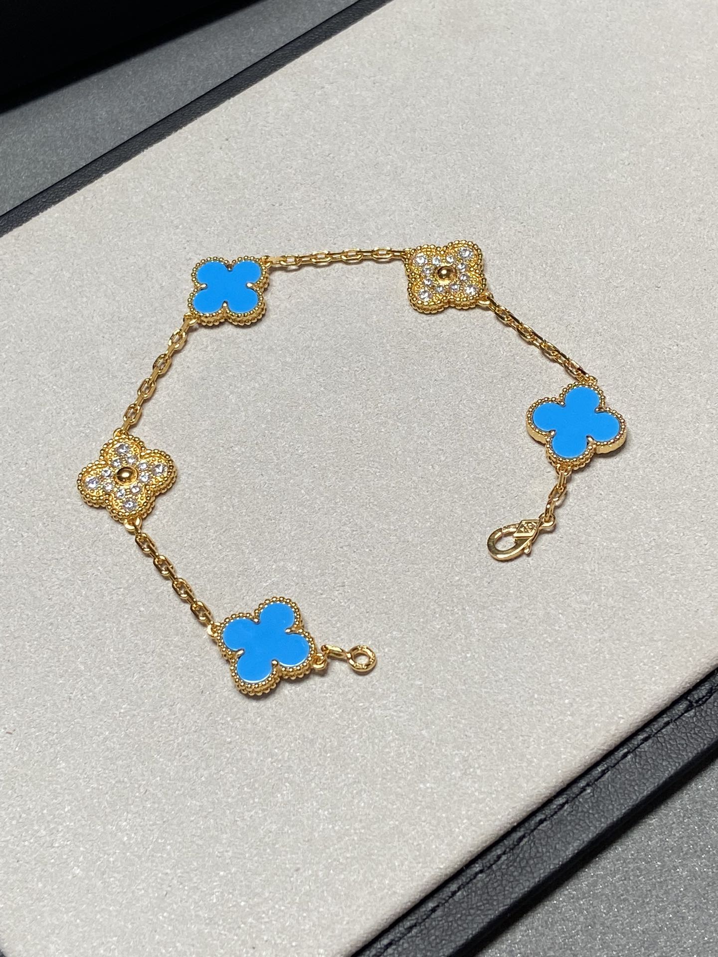 [Clover Jewelery]CLOVER 5 MOTIF BLUE CHALCEDONY DIAMOND GOLD BRACELET