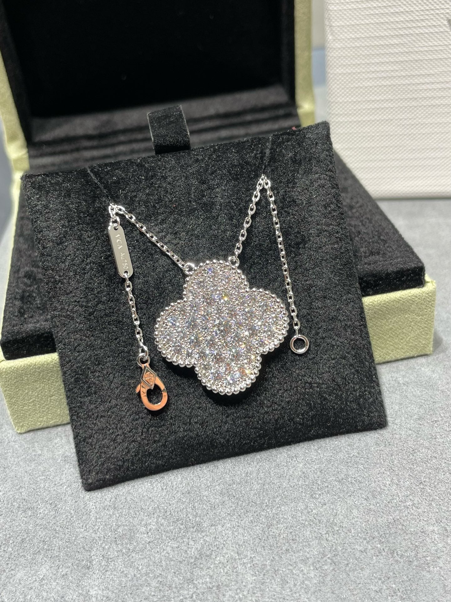 [Clover Jewelery]CLOVER 25MM LARGE PENDANT DIAMOND PAVED SILVER NECKLACE