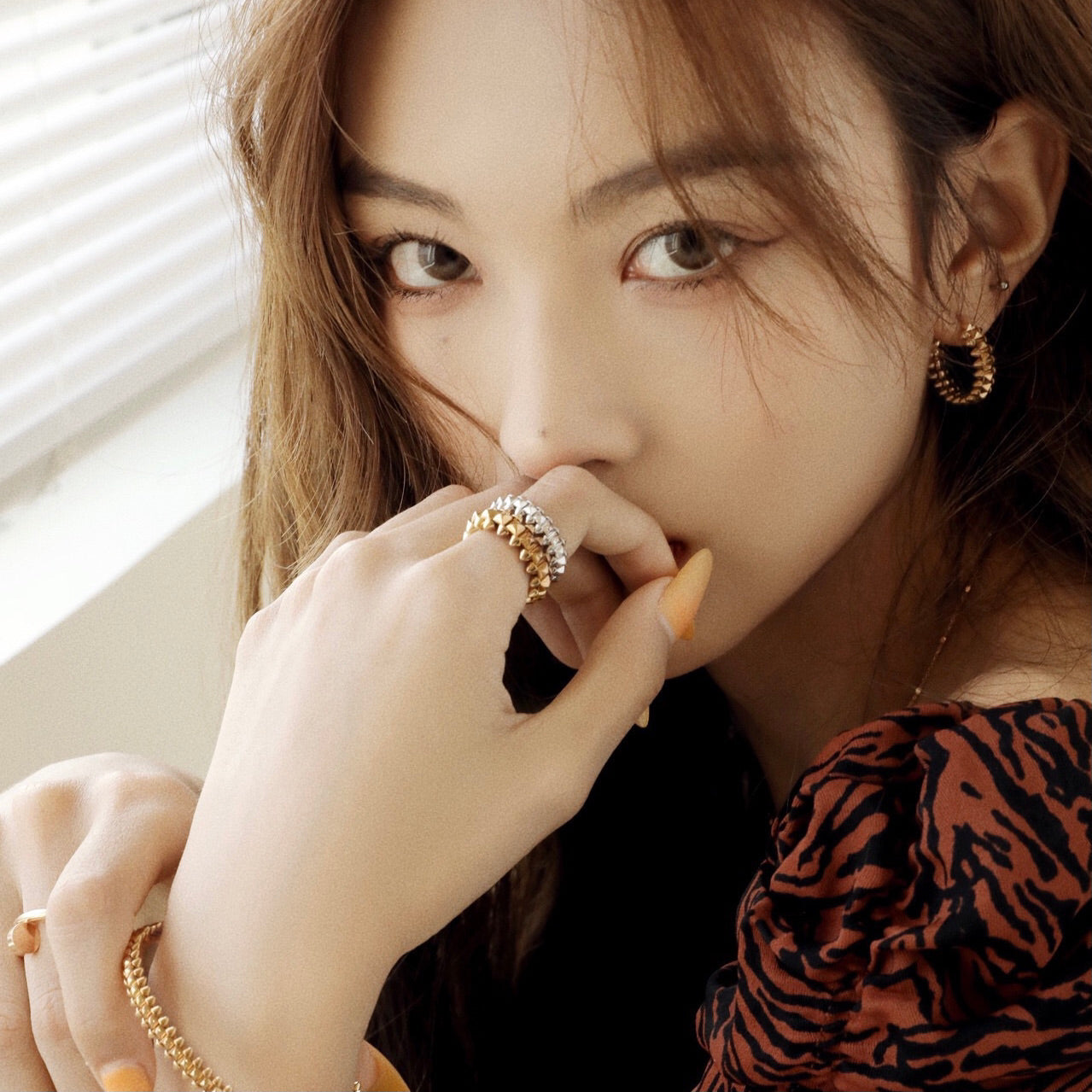 [Clover Jewelery]CLASH SMALL HOOP EARRINGS