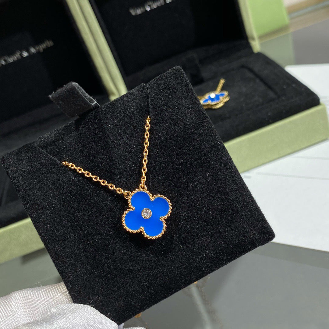 [Clover Jewelery]CLOVER 15MM DIAMOND AND BLUE AGATE NECKLACE