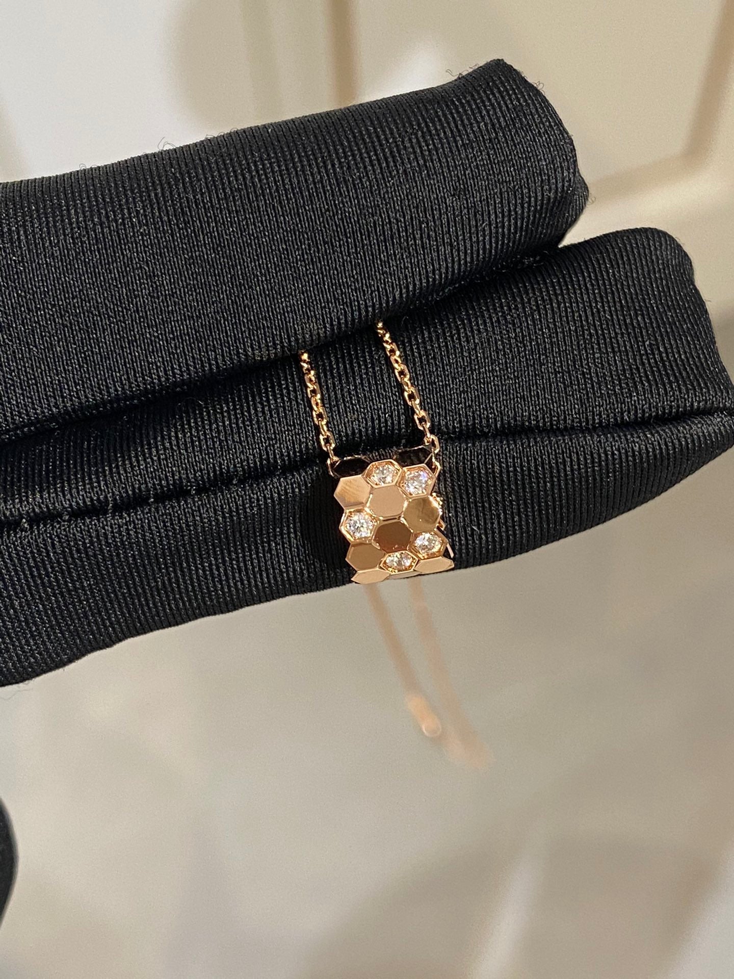 [Clover Jewelery]BEE LOVE DIAMOND NECKLACE