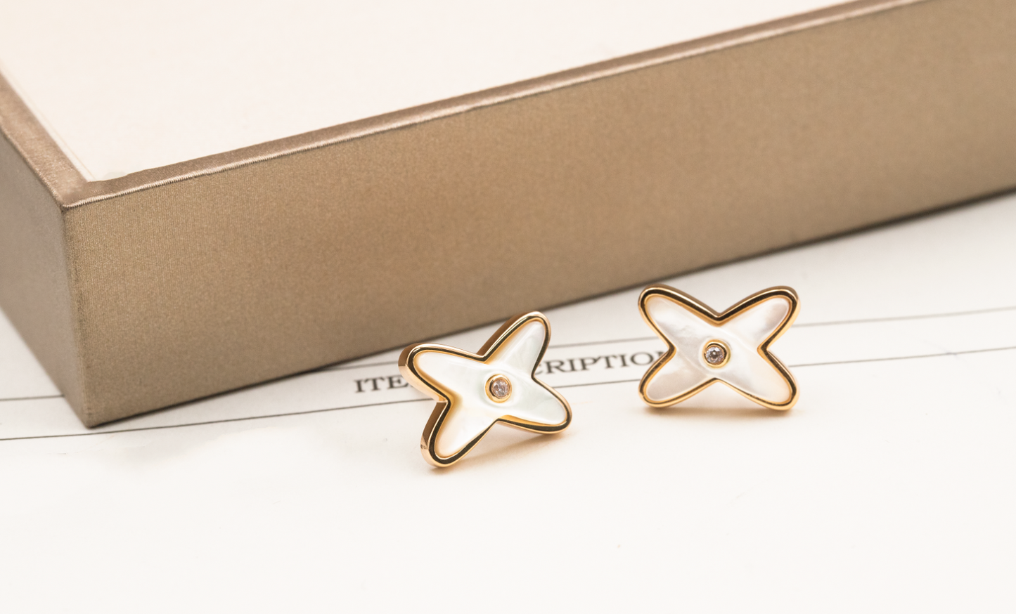 [Clover Jewelery]JEUX DE WHITE MOP ROSE GOLD DIAMOND EARRINGS