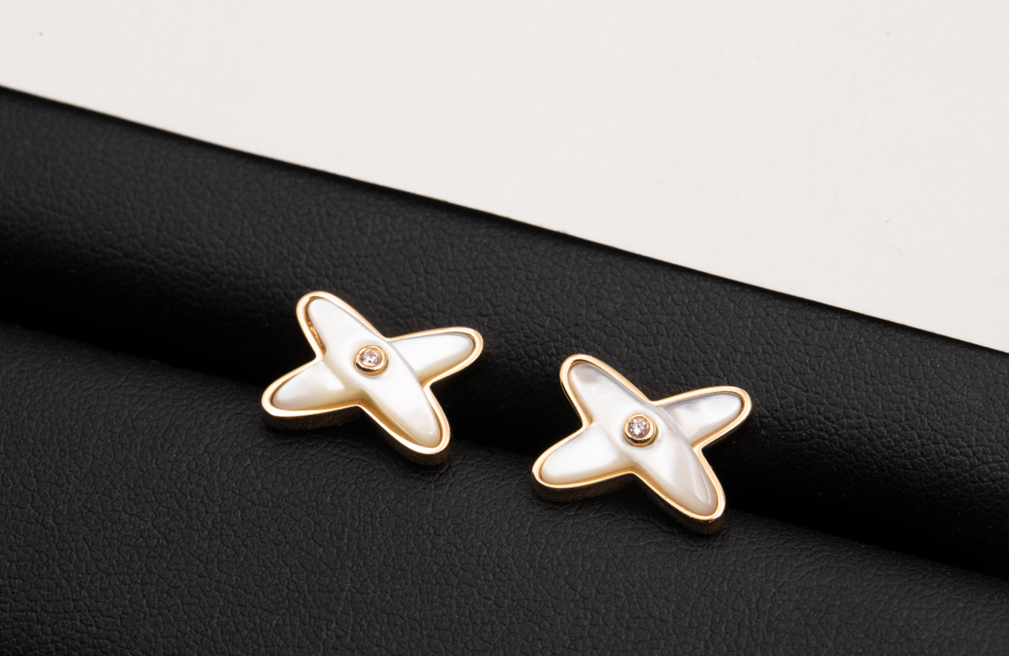 [Clover Jewelery]JEUX DE WHITE MOP PINK GOLD DIAMOND EARRINGS