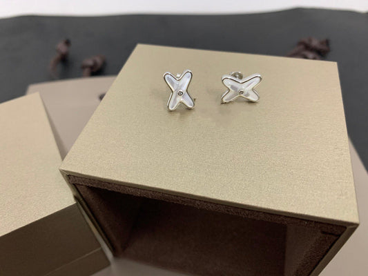 [Clover Jewelery]JEUX DE WHITE MOP SILVER DIAMOND EARRINGS