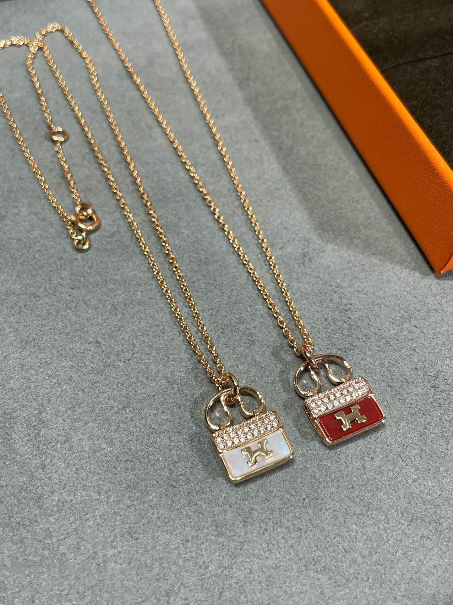 [Clover Jewelery]H CIRCE MOISSANITE PENDANT NECKLACE GOLD