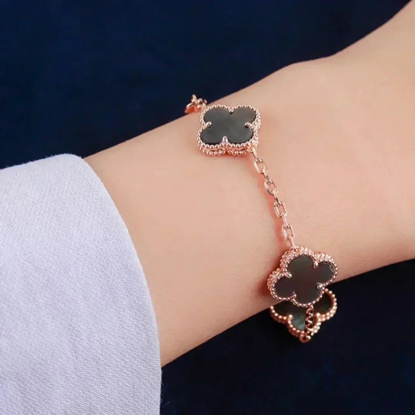 [Clover Jewelery]CLOVER 5 MOTIF GRAY MOP  BRACELET