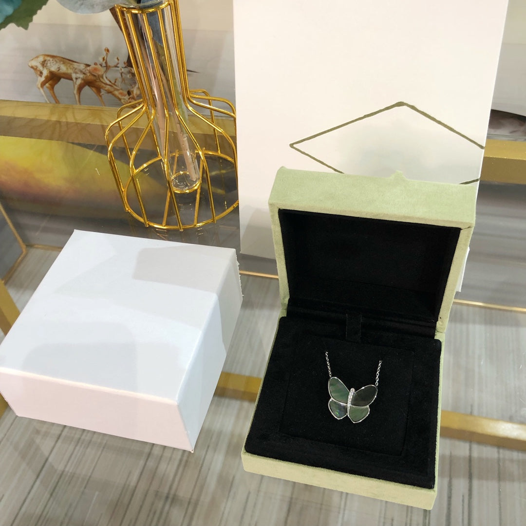 [Clover Jewelery]LARGE BUTTERFLY SILVER PENDANT DIAMOND NECKLACE