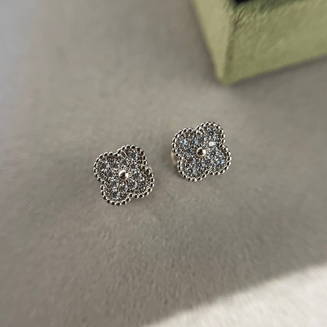 [Clover Jewelery]CLOVER MINI DIAMOND STUD EARRINGS
